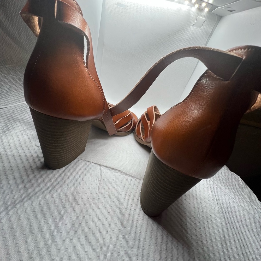Universal Thread Brown Strappy Heeled Sandals, stacked heels, sz 8 - Picture 3 of 10